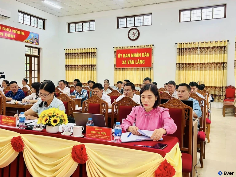 Ủy ban nhân dân xã Văn Lãng