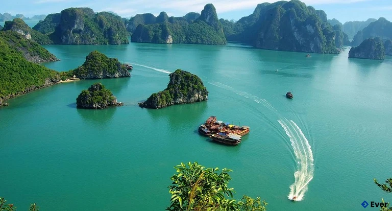 Vẻ đẹp thiên nhiên hoang sơ của Vịnh Bái Tử Long