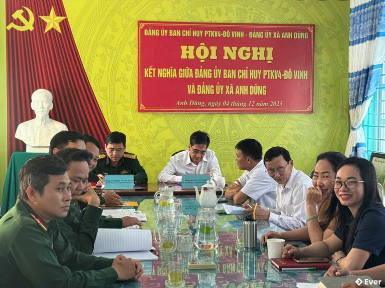 Xã Anh Dũng tổ chức hội nghị kết nghĩa giữa đảng ủy ban chỉ huy PTKV4 - Đô Vinh và Đảng ủy