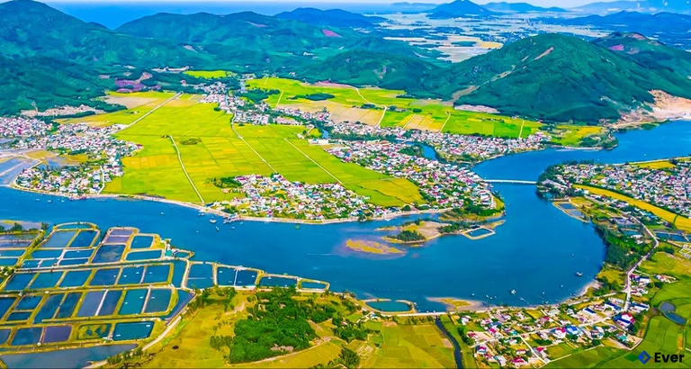 Xã Cẩm Trung hôm nay tựa như một bức tranh sơn thủy hữu tình