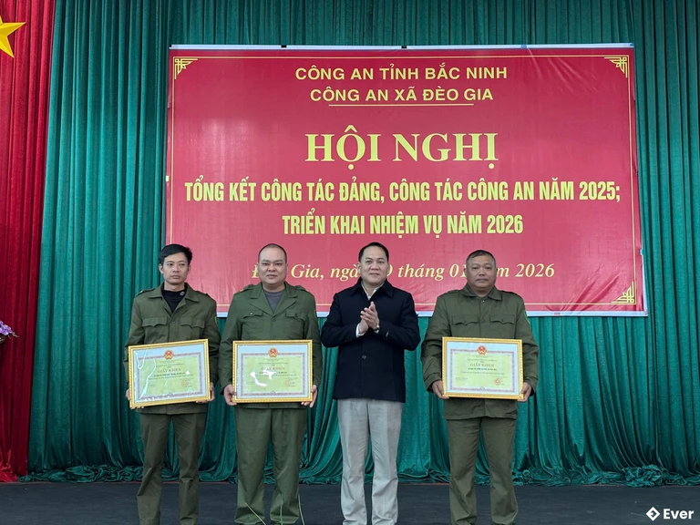 Xã Đèo Gia tổ chức hội nghị tổng kết công tác Đảng cho cán bộ