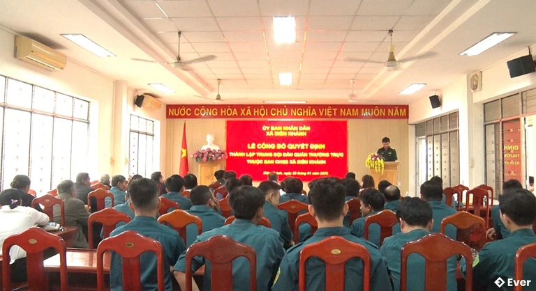 Xã Diên Khánh tổ chức lễ công bố quyết định thành lập trung đội dân quân thường trực 2026.