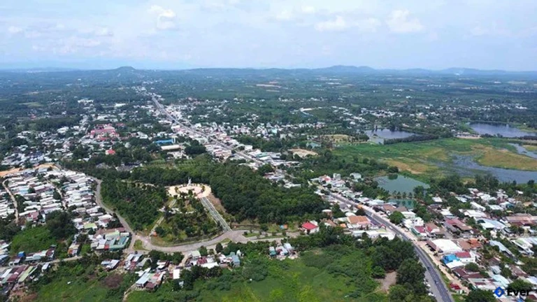 Xã Định Quán cũng định hướng xây dựng các khu công nghiệp nhẹ và cụm tiểu thủ công nghiệp