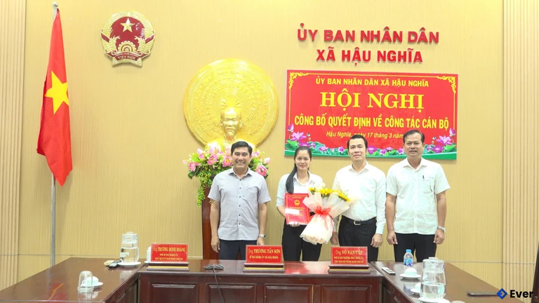 Xã Hậu Nghĩa tổ chức hội nghị công bố quyết định công tác cán bộ năm 2026