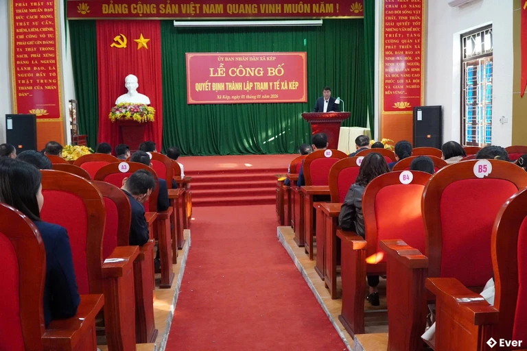 Xã Kép công bố quyết định thành lập trạm y tế