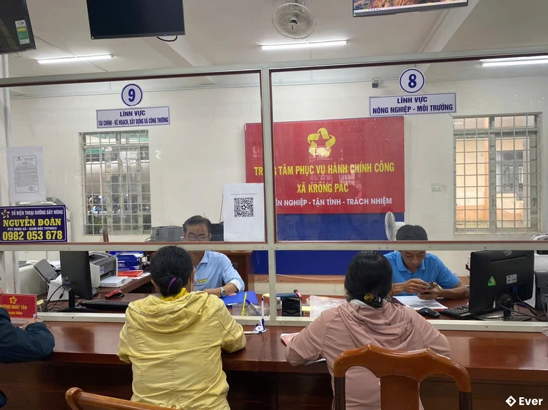 Xã Krông Pắc trong cuộc giải quyết hành chính chơ người dân sau sáp nhập