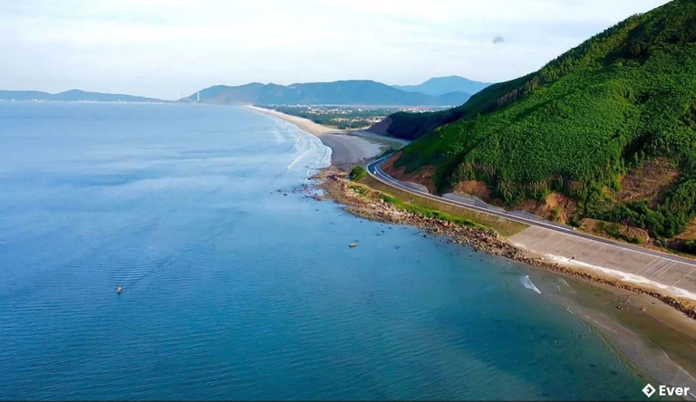 Xã Kỳ Khang có hơn 4 km bờ biển ôm vào vách núi đẹp như một bức tranh