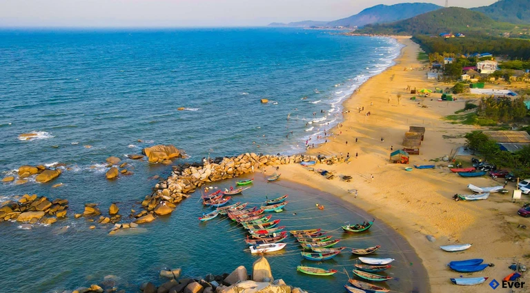 Xã Kỳ Xuân có bờ biển đẹp, cát trắng mịn màng