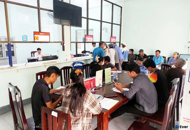 Xã Lương Tâm đẩy mạnh hỗ trợ hành chính cho người dân giai đoạn sau sáp nhập