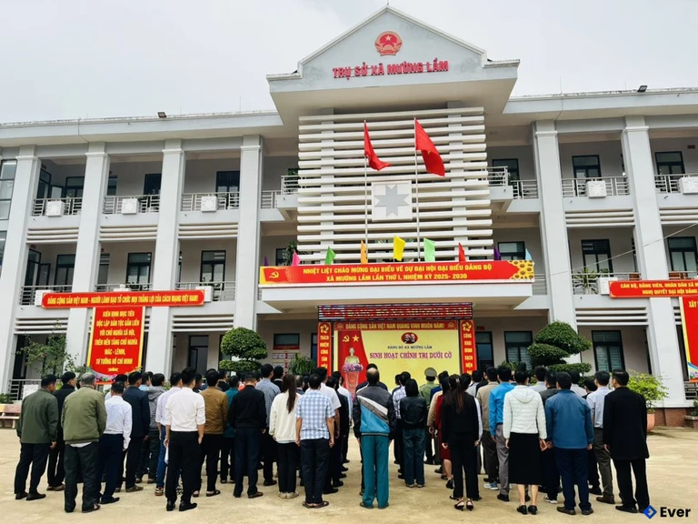 Xã Mường Lầm sinh hoạt chính trị dưới cờ