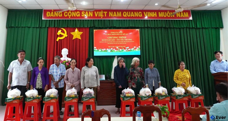 Xã Mỹ An tổ chức chương trình xuân gắn kết - tết yêu thương cho người dân tại địa phương