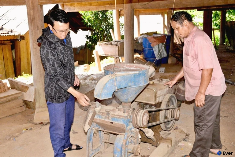 Xã Na Ngoi đầu tư máy móc vào sản xuất