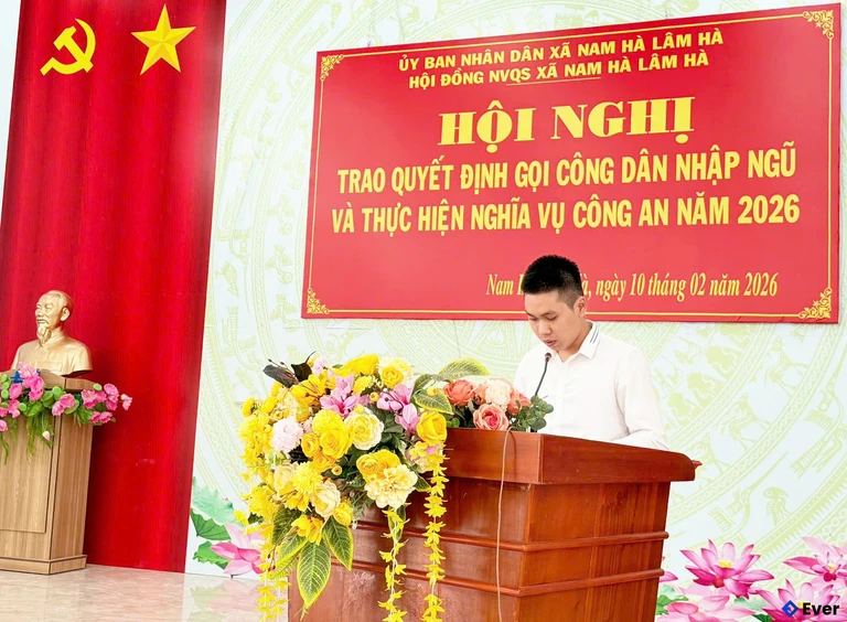 Xã Nam Hà Lâm Hà trao quyết định gọi công dân nhập ngũ và thực hiện nghĩa vụ công an năm 2026