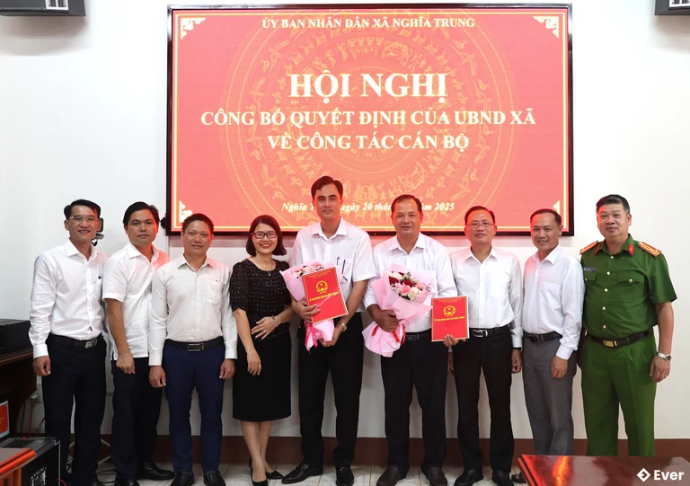 Xã Nghĩa Trung tổ chức hội nghị công bố quyết định của UBND xã về công tác cán bộ