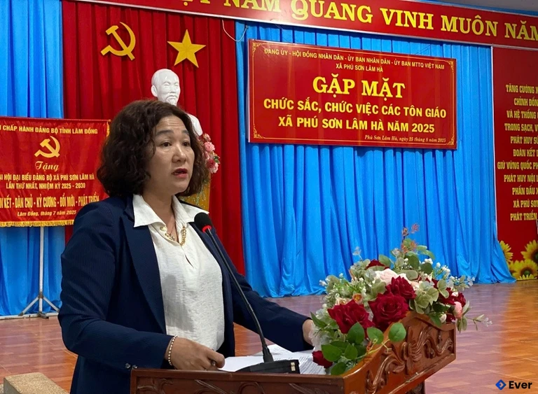 Xã Phú Sơn Lâm Hà tổ chức gặp mặt chức sắc, chức việc các tôn giáo