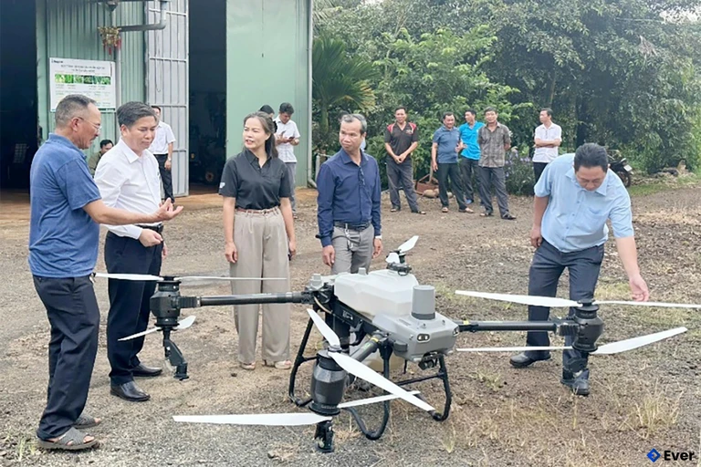 Xã Phú Trung tập trung phát triển tiện ích công cộng và dịch vụ nhằm phục vụ tốt hơn nhu cầu sinh hoạt của người dân