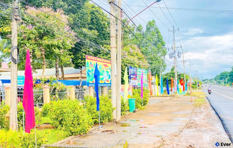 Xã Tân Tiến đang được đầu tư mở rộng và nâng cấp hệ thống giao thông