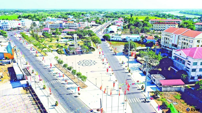 Xã Tân Trụ tập trung ưu tiên mở rộng và nâng cấp các tuyến đường giao thông nội xã