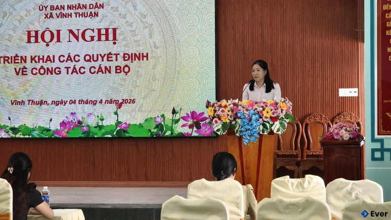 Xã Vĩnh Thuận tổ chức hội nghị triển khai các quyết định về công tác cán bộ