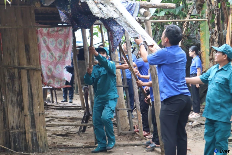 Xóa nhà tạm tại xã Tây Trà Bồng