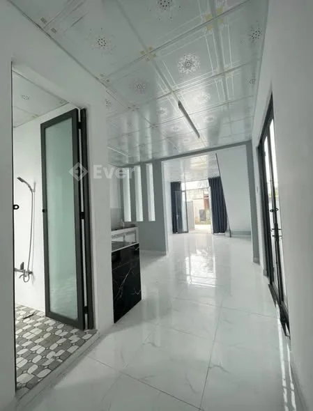 - Gia đình anh Mạnh cần bán căn nhà cấp 4 giá 850tr còn thương lượng