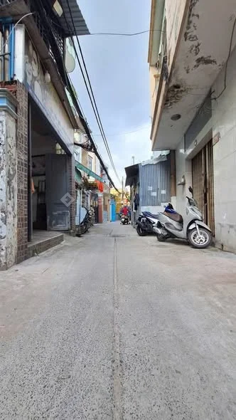 SIÊU PHẨM NHÀ ĐẸP 3 TẦNG – 4PN – HẺM TRƯỚC NHÀ RỘNG – Nhỉnh 4 TỶ