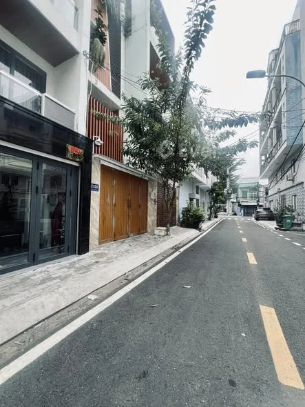 Nhà mặt tiền 3 tầng đường Phú Thuận quận 7, đầu tư sinh lời