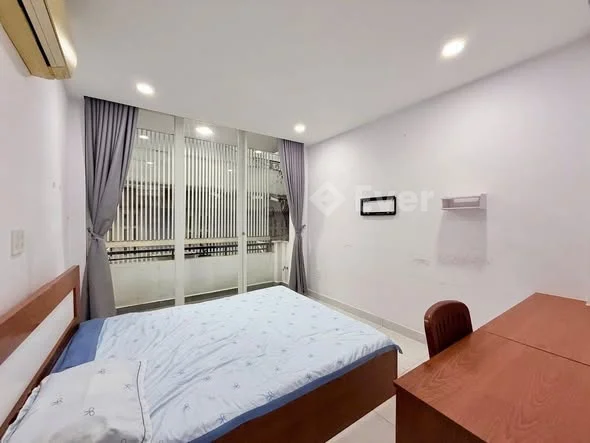 Nhà hẻm ô tô đẹp, 4 phòng ngủ, giá 5 tỷ tại Bình Thạnh