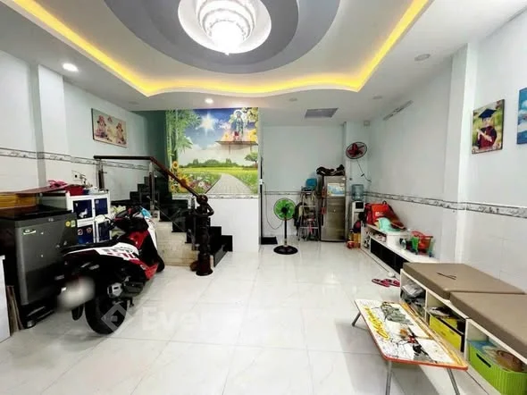 Địa chỉ: Xô Viết Nghệ Tĩnh, P.25, Bình ThạnhVị trí: Hẽm trước nhà 4M, xe VF3 tới cửa, hẽm thông