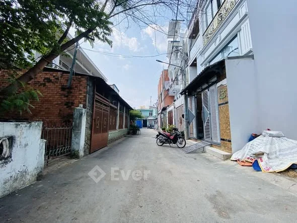 BÁN NHÀ 3 TẦNG NGAY CHỢ THỦ ĐỨC – HẺM Ô TÔ – SỔ RIÊNG HOÀN CÔNG ĐẦY ĐỦ