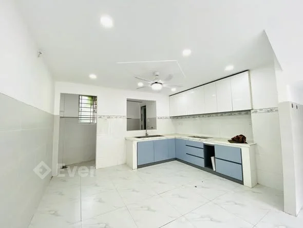 BÁN NHÀ 3 TẦNG NGAY CHỢ THỦ ĐỨC – HẺM Ô TÔ – SỔ RIÊNG HOÀN CÔNG ĐẦY ĐỦ