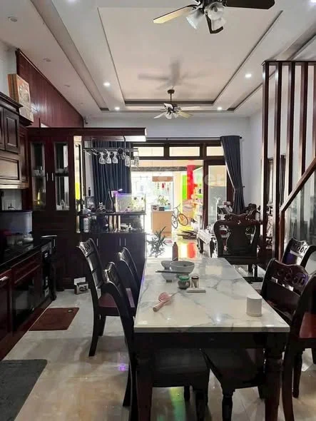 Chủ đi Mỹ cần bán lại ngôi nhà tâm huyết để lại toàn bộ nội thất xịn xò Đường Văn Tiến Dũng