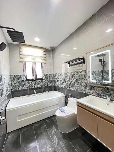 NHÀ HẺM XE HƠI BÙI ĐÌNH TUÝ – 4 TẦNG – DIỆN TÍCH SỬ DỤNG 160M² – 3 PHÒNG – GIÁ 7.X TỶ (CÒN THƯƠNG LƯỢNG)