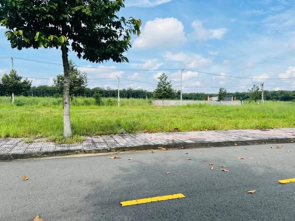 ANH KHÁCH CẦN TIỀN BÁN GẤP LÔ ĐẤT PHƯỜNG LONG NGUYÊN, TPHCM