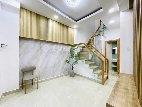 Nhà mới xây Hoà Hưng - CMT8- Q10 Nhà full nội thất xách vali vào ở ngay Diện tích: 6.8 x 7,8m KC: 2