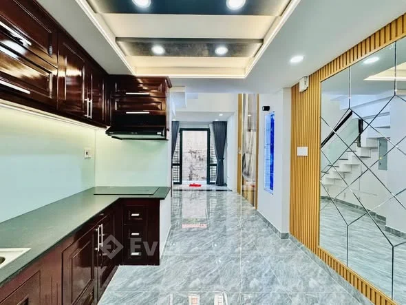 CẠNH MẶT TIỀN THÍCH QUẢNG ĐỨC - PHÚ NHUẬN+ Kết cấu: 5 Tầng + 3PN + 4 WC