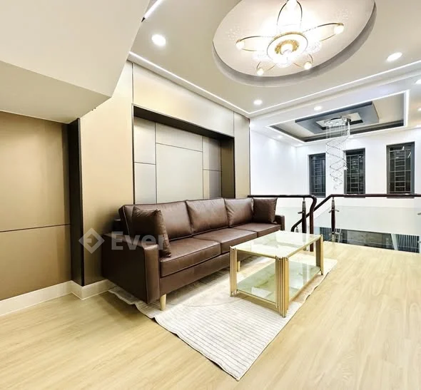 CẠNH MẶT TIỀN THÍCH QUẢNG ĐỨC - PHÚ NHUẬN+ Kết cấu: 5 Tầng + 3PN + 4 WC