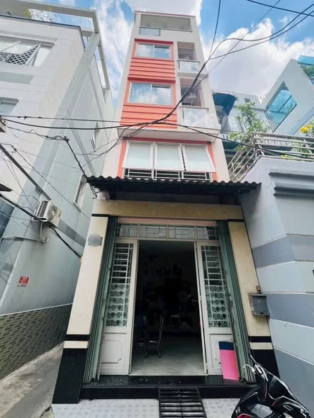 VF 3 ĐỖ CỬA TRUNG TÂM Q 1 , 5 TẦNG BTCT , 6 PN , 10 M RA HXH THÔNG , LÔ GÓC 2 MẶT HẺM SIÊU ĐẸP KO LỘ