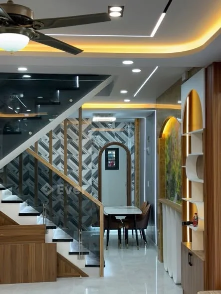 NHÀ ĐẸP LUNG LINH - THIẾT SANG TRỌNG- NHÀ NỞ HẬU NHẸ