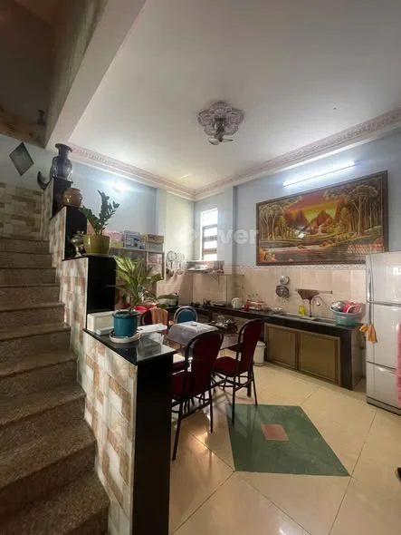 Kết cấu: 1 trệt 2 lầu BTCT chia làm 2 căn 5PN,