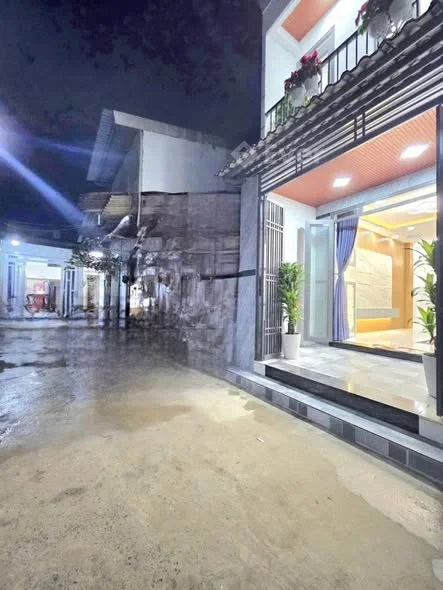 Bán nhà bán đường đào tông nguyên . Hẻm XE hơi sat vách Hẻm thông tứ tung