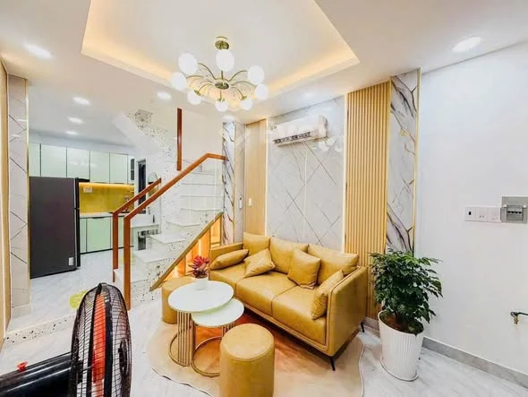 BÁN NHÀ SÁT MẶT TIỀN TRẦN QUANG DIỆU, P14, Q3 – 24M² – 2 TẦNG BTCT – 2PN 2WC – FULL NỘI THẤT – HẺM 3M