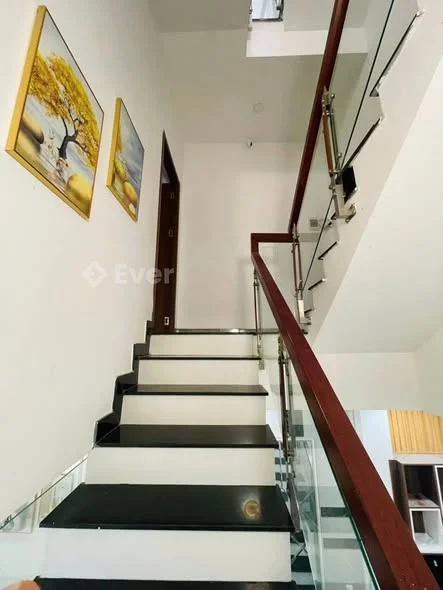 3Tỉ800 Nhà 2 Lầu Phú Hồng Thịnh 8Diện Tích: 4x17m