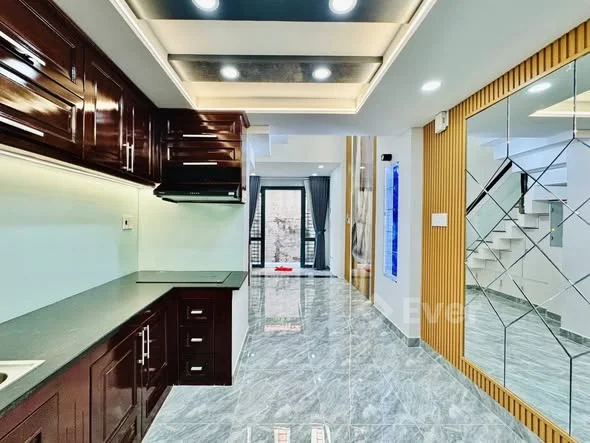 CẠNH MẶT TIỀN THÍCH QUẢNG ĐỨC - PHÚ NHUẬN