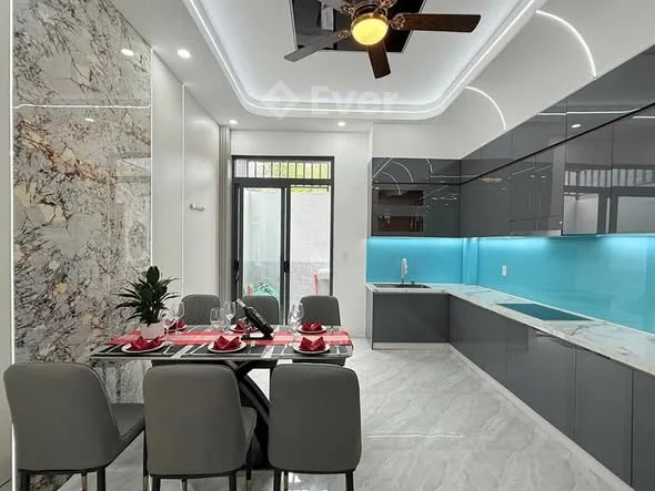 BÁN NHÀ 1 Trệt 2 Lầu đổ 3 tấm