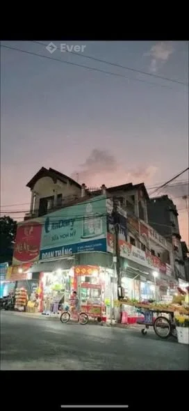 BÁN NHÀ 2 LẦU 1 TRỆT. Vị trí kinh doanh víp