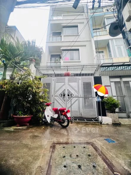 7,5ty Bán nhà nở hậu 6 mét, 6 phòng ngủ, hẻm xe hơi