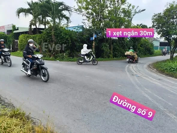 Đât ẤP HẬU . Xã TÂN THÔNG HỘI . CỦ CHI VT: Mặt tiền đường 218 . 1 xẹt ngắn Đường số 9 và QL22 .