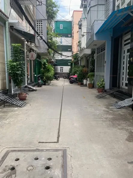 GIÁ 6,8TỶ, QUẬN 1
ĐC: TRẦN HƯNG ĐẠO , P CẦU KHO , Q 1
Dt: 3 M x 13 M
KC: 1 TRỆT , 1 GÁC , 2 PN , 1 W