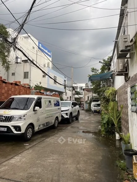 Sát Bên Tên Lửa - Gần Chợ - 5 x 15 - Hẻm 1/ Xe Hơi - 2 Tầng - Giá Chỉ 5.X